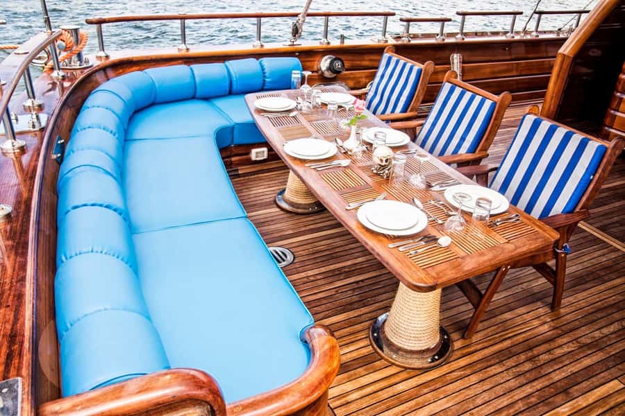 Hurghada: Afternoon Sailing cruise to orange bay with Lunch - Lunch in the air-conditioned salon: good food, well-timed