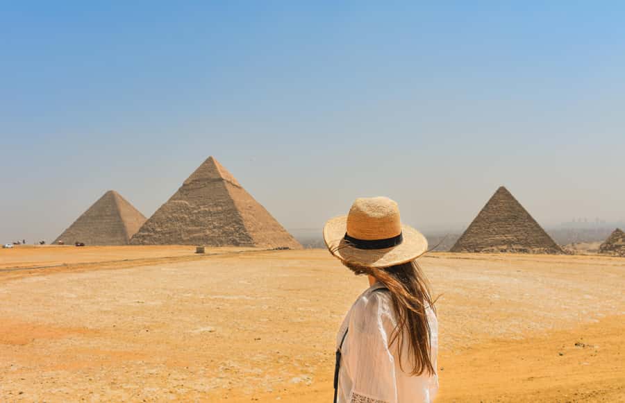 Hurghada: Cairo Pyramids, Sphinx, Museum & Bazaar Day Tour - Khan El Khalili and El Moez Street: shopping time with real Cairo energy