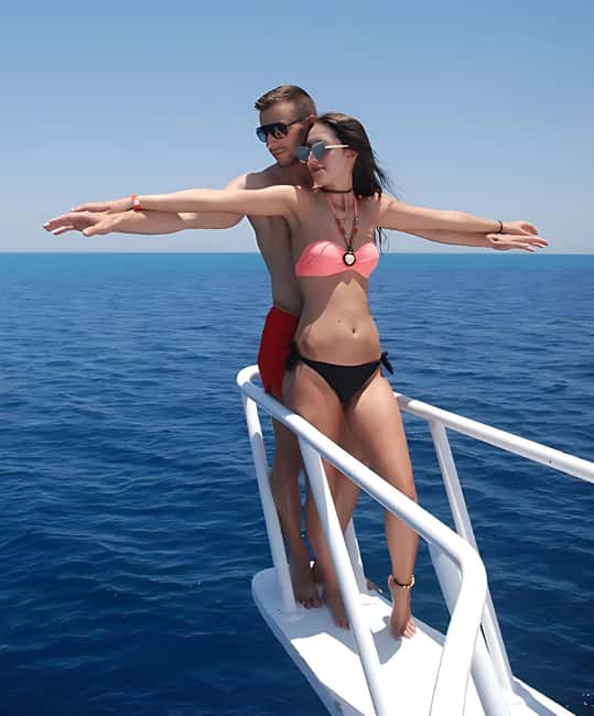 Hurghada: Dolphin Cruise with Snorkeling & Buffet Lunch - Dolphin Watching on the Red Sea: How to make the most of open-water odds
