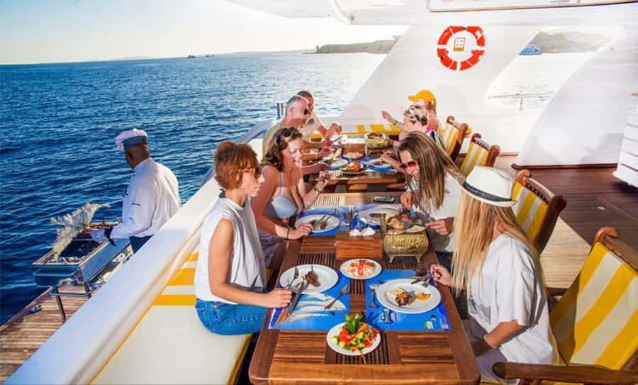Hurghada: Elite vip snorkeling cruise with BBQ buffet lunch - Three snorkeling moments: how the day flows on the water