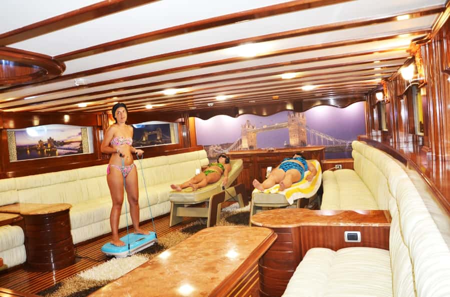 Hurghada: Elite vip snorkeling cruise with BBQ buffet lunch - The BBQ buffet and drinks: why this matters on a sea day