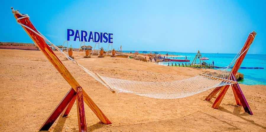 Hurghada: Giftun Islands with Snorkeling & Semi-Submarine - Paradise Island: a calmer beach day with extra viewing stops