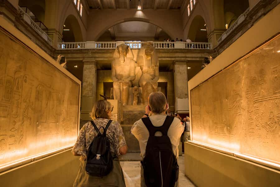 Hurghada: Giza Pyramids, Sphinx, Museum & Old Souq Day Trip - Egyptian Museum: Neoclassical Rooms and the Scale of 120,000+ Finds