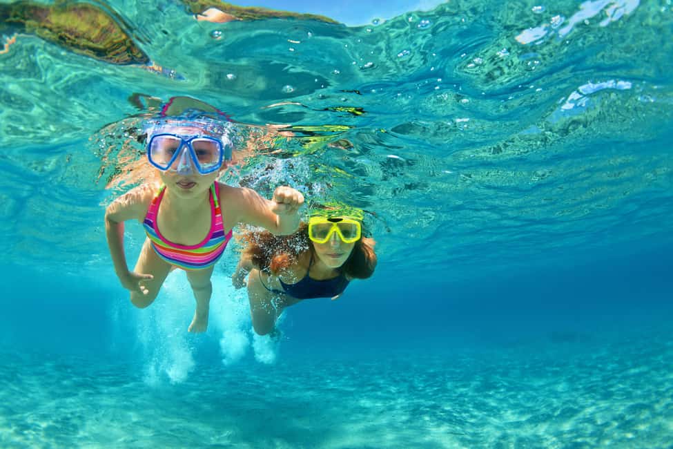 Hurghada: Glass Boat & Snorkeling with Optional Parasailing - Old boats, new expectations: what you should watch for