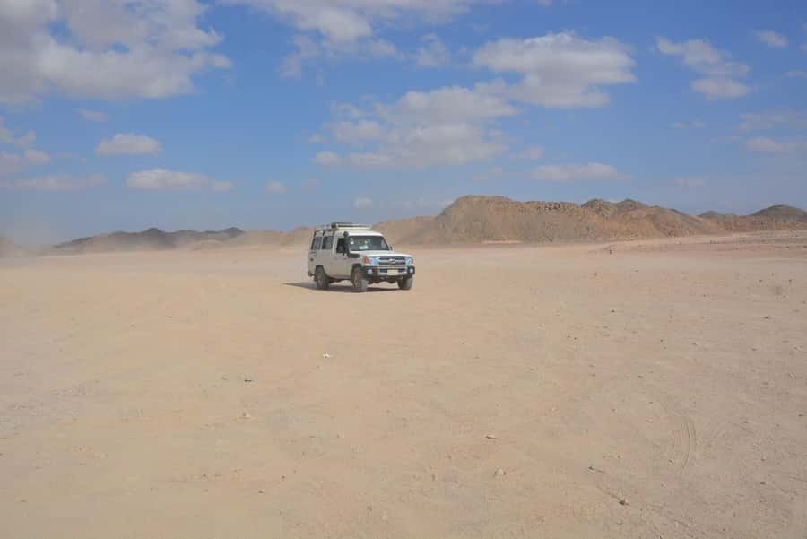 Hurghada: Jeep Safari with Camel Ride, Dinner and Show - Meet at the Station: Welcome Drink and Safety Rules