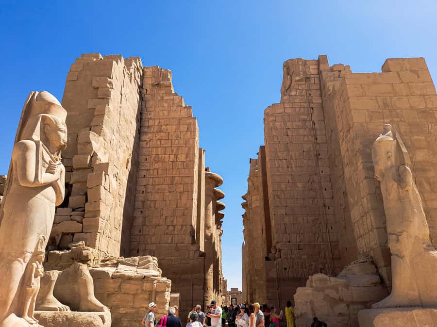 Hurghada: Luxor Highlights All-Inclusive Tour & Balloon Ride - Hatshepsut’s Mortuary Temple: Big Scale, Strange Majesty