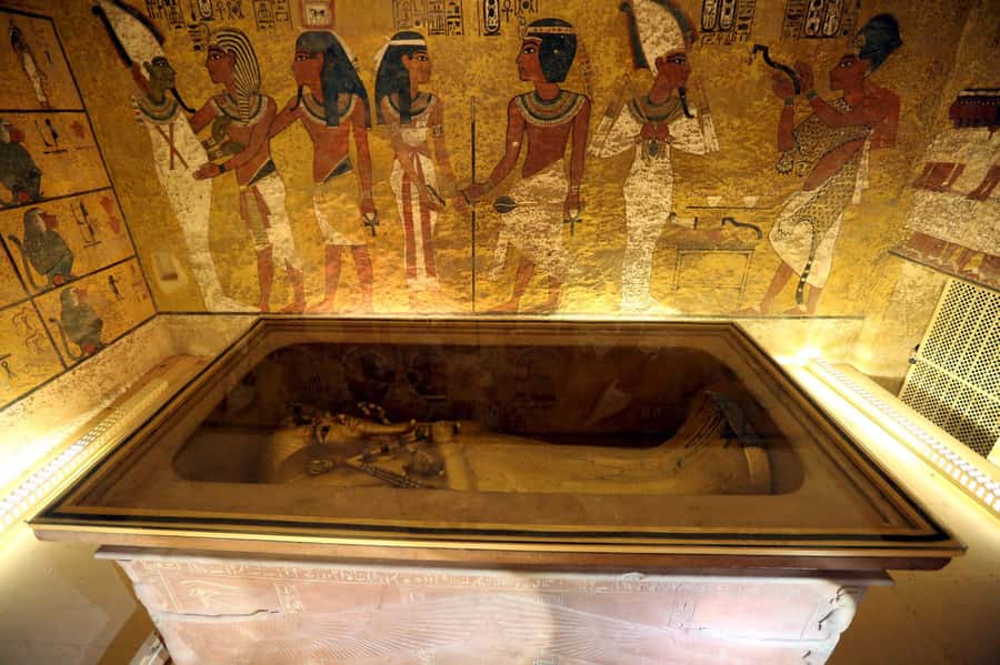 Hurghada: Luxor Highlights & King Tut Tomb Tour with Lunch - The long van ride from Hurghada: how to make it bearable