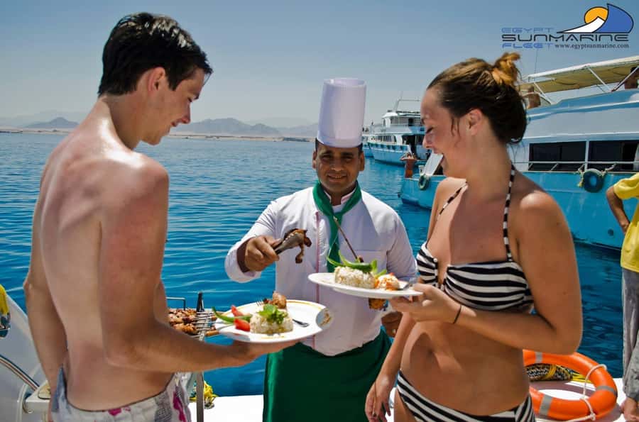 Hurghada: Luxury Orange Bay Cruise with Lunch and Pickup - Lunch on the Yacht: What You’ll Actually Eat