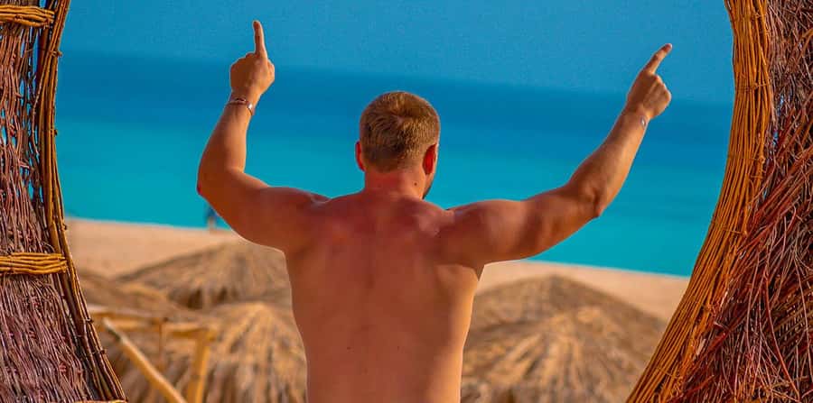 Hurghada: Paradise Island Yacht Cruise, Lunch & Snorkeling - Onboard experience: safety, support, and the guides who keep things smooth