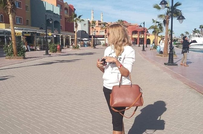 Hurghada Private Guided City Tour with Shopping - Guides and communication: what the best ones do