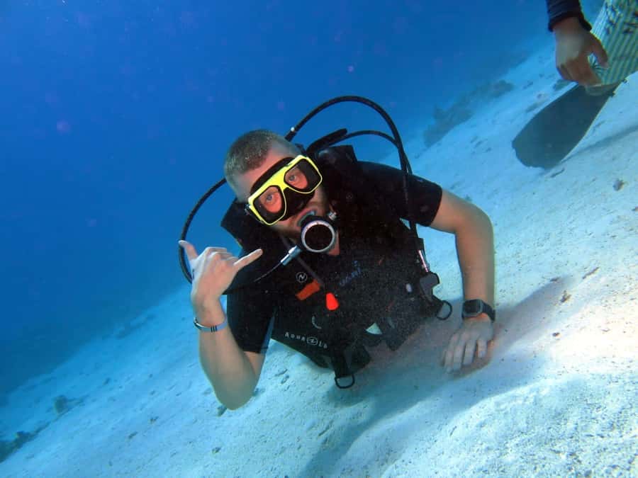 Hurghada: Scuba Diving cruise with lunch & pickup - Choosing Your Underwater Sessions: Beginner Try-Scuba vs Pro Time