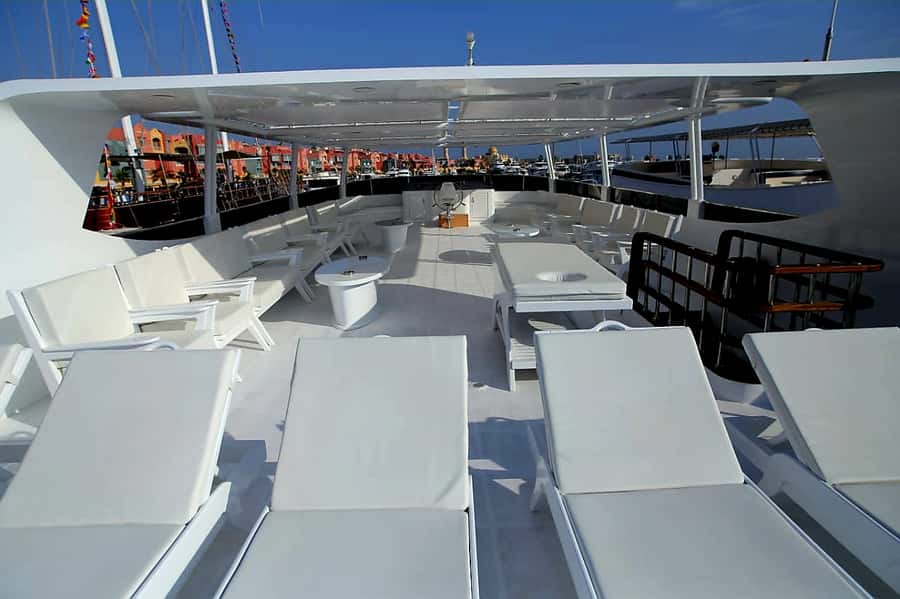 Hurghada: Snorkeling 6 x 1 to Orange Bay w Diving & Massage - Red Sea water sports near Hurghada: banana boat and free time