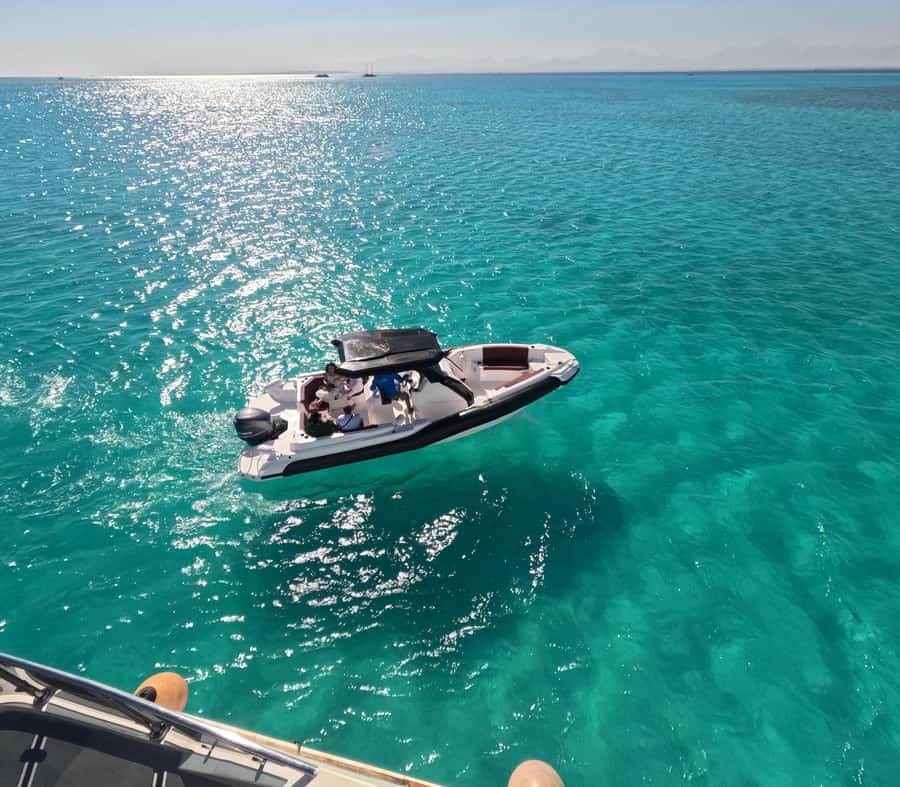 Hurghada: Turtle Bay Speedboat Tour with Snorkeling - Your 4-hour flow: pickup, harbor briefing, then two snorkel stops
