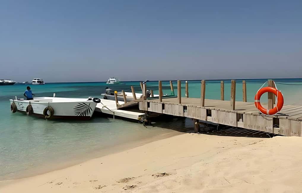 Hurghada:Eden Island Full-Day Trip with Water sports & Lunch - Lunch on board and drinks included: good when it hits
