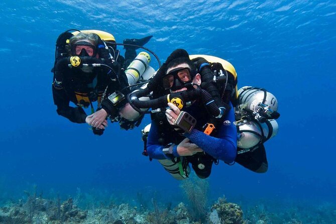 Intro Diving Full-Day Boat Trip, Lunch & Transfers - Hurghada - The schedule on the water: two underwater stops and real breathing room