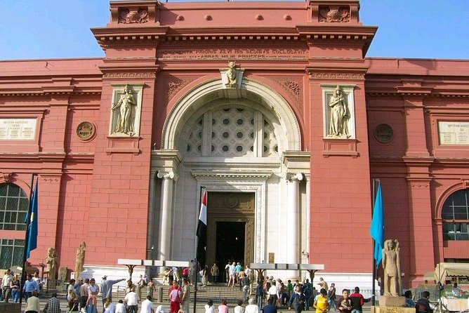 Layover day at The pyramids,Egyptian Museum and Khan ElKhalili Bazaar - Morning pickup and the private ride into Giza
