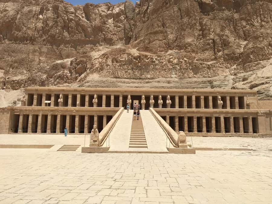 Luxor: 3-Day Nile Cruise to Aswan with Hot Air Balloon - Guides and logistics: how the tour tends to feel day to day