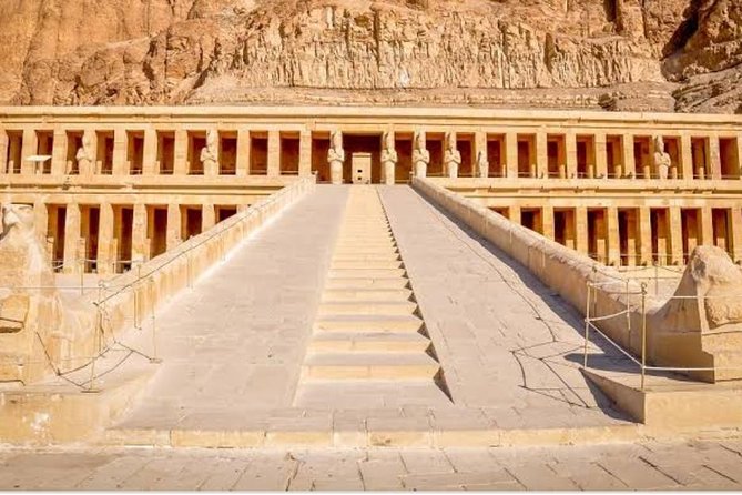 Luxor Full Day Sightseeing Tour by Bus from Hurghada - Catching the 5:00 AM Pickup and the Desert Drive