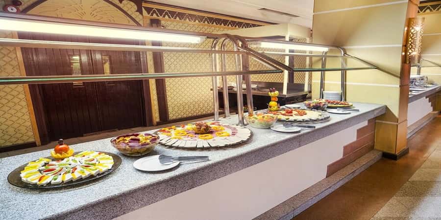 Luxor: Habu, Deir El Medina, Shared tour, Guide, and Lunch - Why the guide is the difference between seeing and understanding