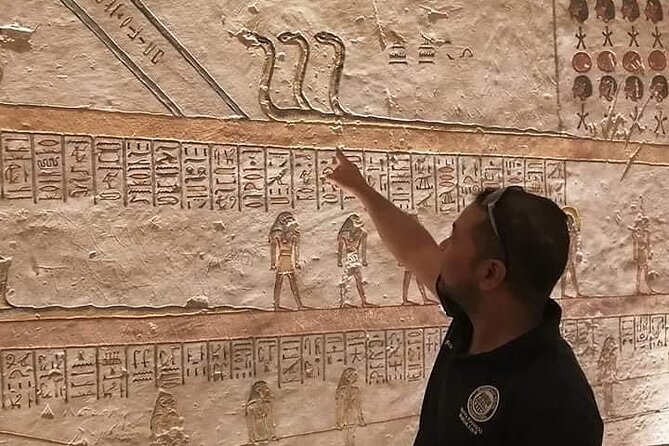 Luxor Half Day tour: Valley of the Kings, Hatshepsut and Memnon - Temple of Hatshepsut at Deir el-Bahari: Cliffside Drama With a Clear Focus