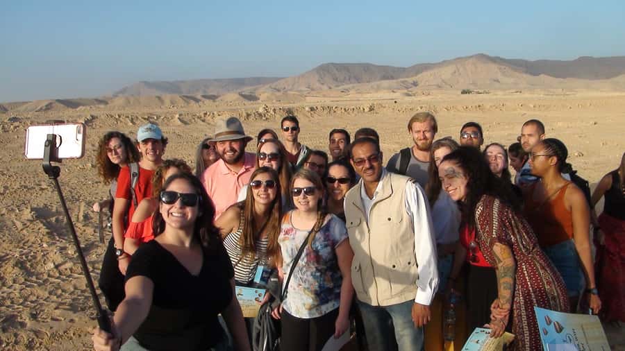 Luxor: Hot Air Balloon Ride Over Temple of Hatshepsut - Landing in the desert: how the crew manages wind and ground