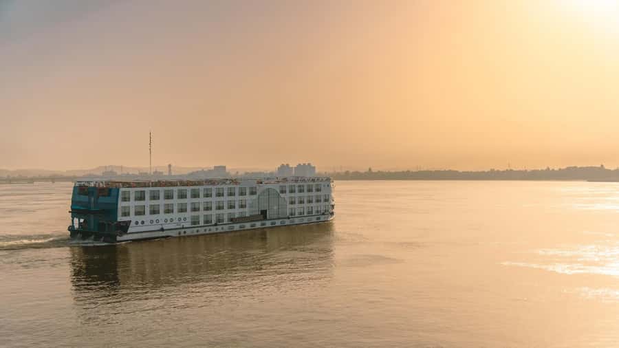 Luxor: One-night Nile Cruise to Aswan with Transfer - Food on Board: Lunch, Dinner, and Breakfast Without the Guesswork