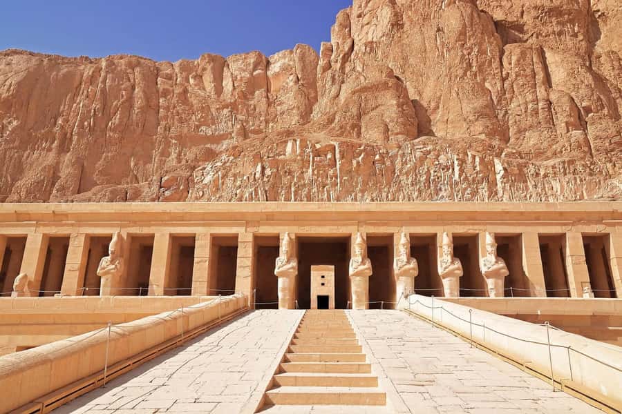 Luxor: Private West Bank Tour with Karnak Sound & Light Show - Lunch in Luxor: a real break, not a fast snack