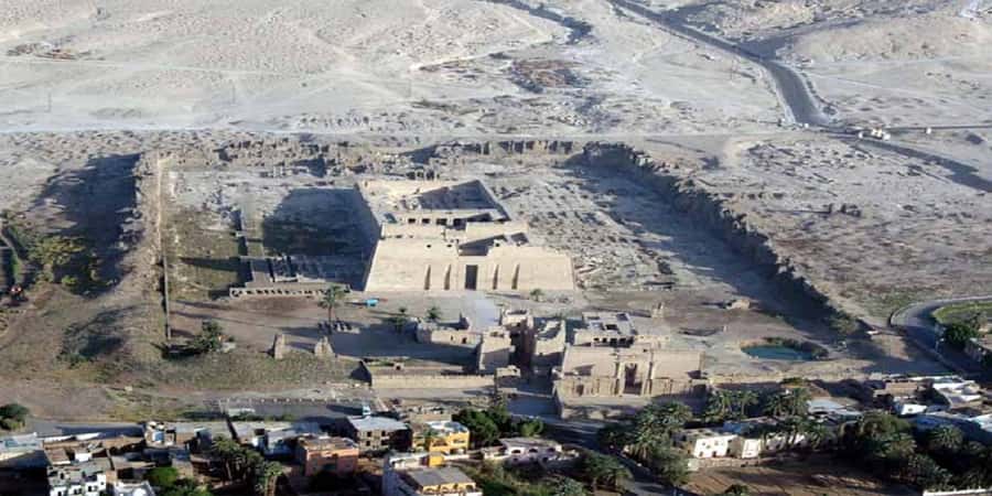 Luxor: Shared tour to Valley of Kings, Habu, Memnon & Lunch - Colossi of Memnon: why these statues still feel eerie