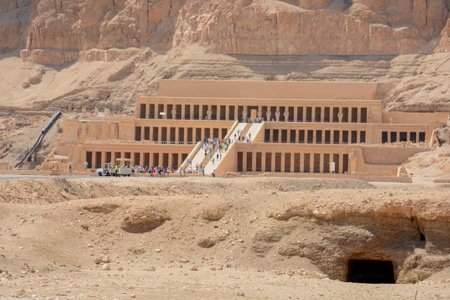Makadi Bay: Luxor Private Tour Kings Valley and Hatshepsut - Hatshepsut Temple: the cliffside ruler moment