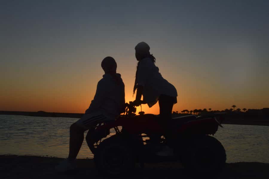 Makadi Bay: Sunrise Quad & Traditional Oriental Breakfast - Sunrise at 5:00 AM: breakfast in the desert’s soft light