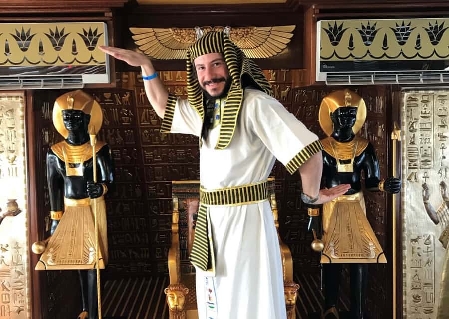 Marsa Alam: Nefertari Sunset/Morning Cruise & Snorkeling - Dressing up as an Egyptian king or queen: the fun part with real costs