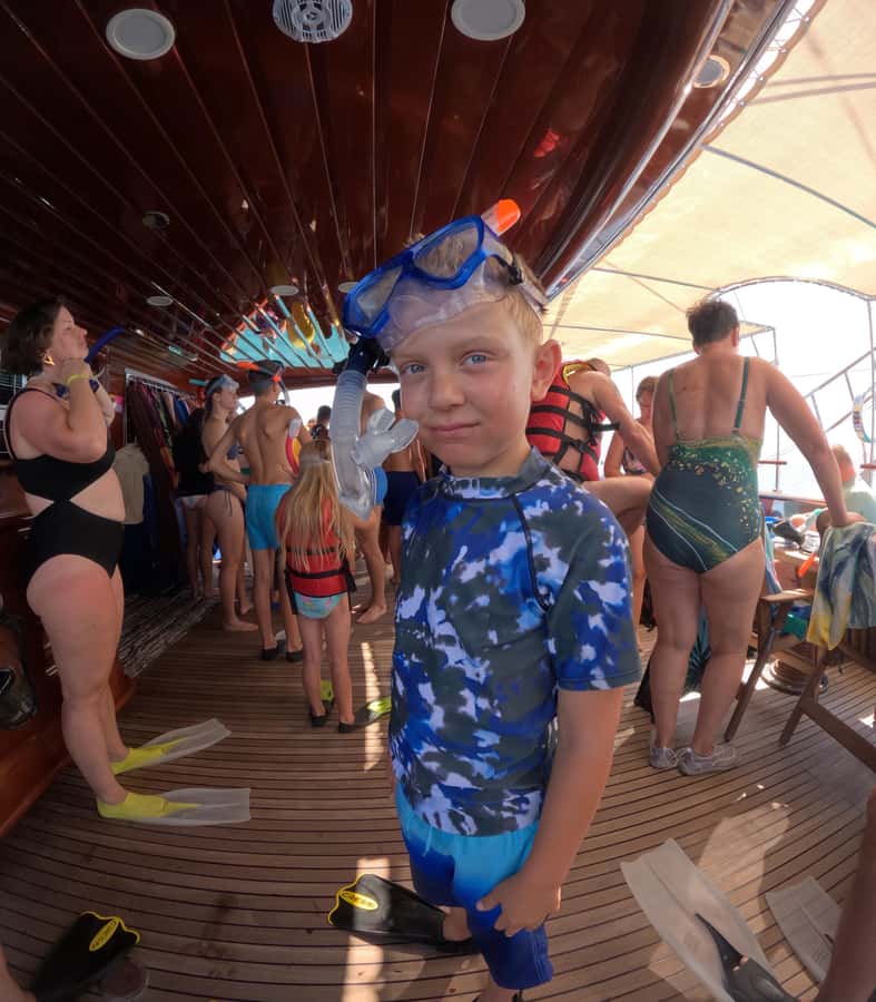 Marsa Alam: Pirates Premium Boat to turtle bay with lunch - Guides, Safety Rules, and How They Protect the Wildlife
