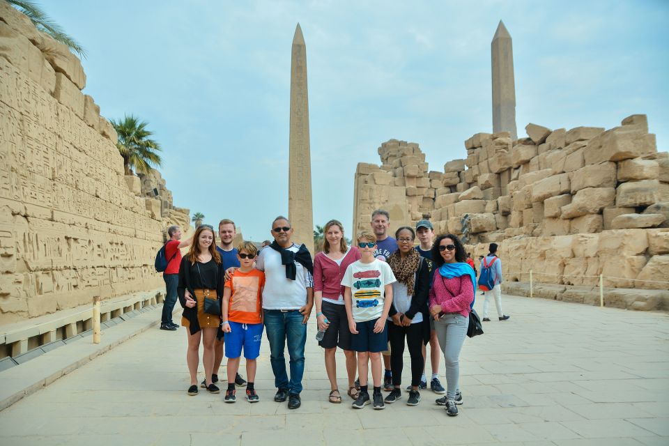 Marsa Alam: Valley of the Kings & Karnak Temples Luxor Tour - Lunch in Luxor and the shopping time for oils and scarves
