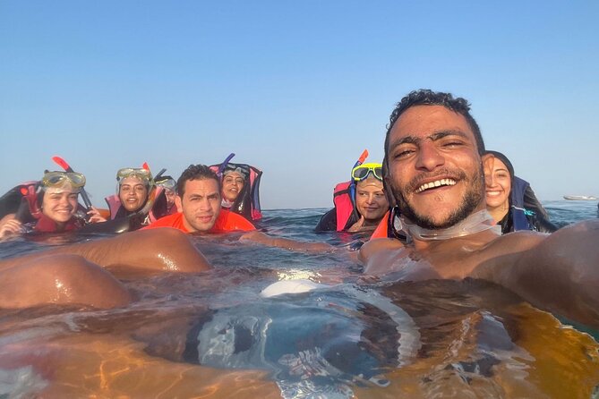 Marsa Mubarak snorkeling with dugong and turtles - marsaalam - Lunch onboard at Marsa Mubarak: fuel between two water sessions