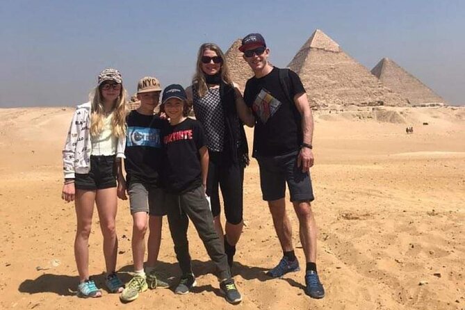 Memphis, Saqqara and the Pyramids of Giza from Cairo - The lunch stop on the road to Giza: quick fuel, not a show