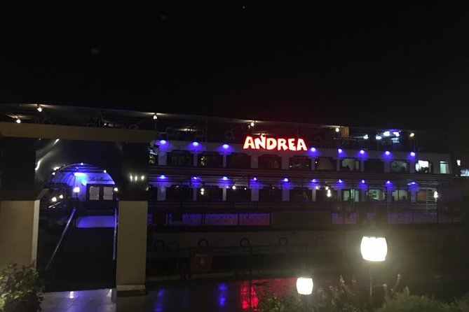 night-tour Nile dinner cruise with open buffet and belly dancer - Live Singers in Arabic and English: How the Music Changes the Mood
