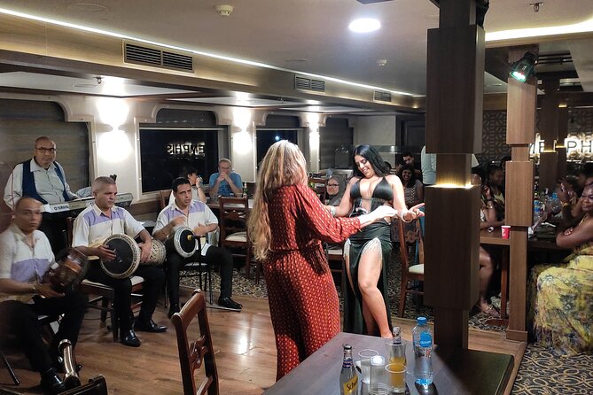 Nile 2-Hour Dinner Cruise with Belly Dancer and Tanoura Show - What “private” means here, and what it doesn’t