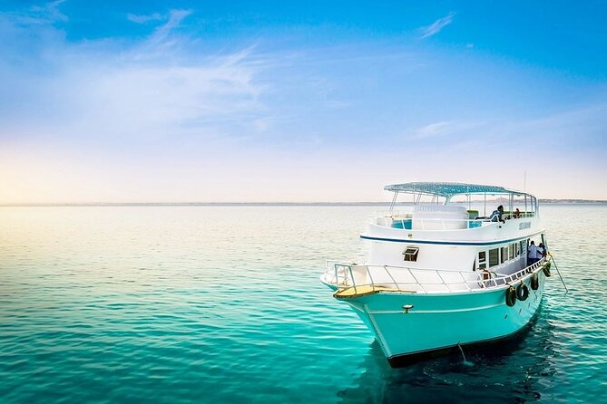 Orange Bay Island Boat Trip and Parasailing with Lunch - Hurghada - Banana boat and Quadra speed-boat rides: the real fun factor