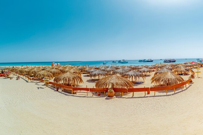 Paradise Island - On the boat: snorkeling time and free drinks that keep you comfy