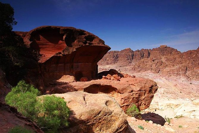 Petra Sightseeing 1 Day Tour From Sharm El Sheikh - Arriving at Petra: Visitor’s Centre, Siq Choices, and the First Wow