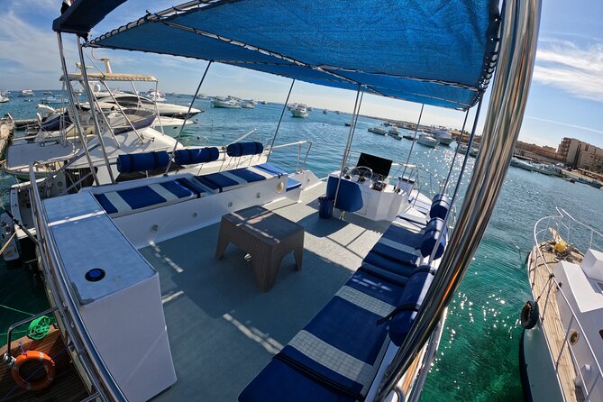 Private Boat Trip Up to 8 Pax with Lunch & Transfer from Hurghada - Lunch on Board: Seafood, Drinks, and a Break That’s Actually a Break