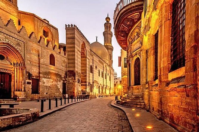 Private Day Tour Pyramids of Giza, Egyptian Museum and Bazaars - Private Transportation in Cairo Heat: Pickup and Timing Help
