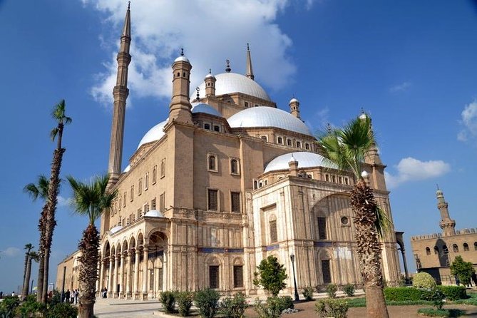 Private Day Tour to Coptic Cairo, Islamic Cairo and Bazaar - The churches and synagogue: how the guide approach shapes your experience