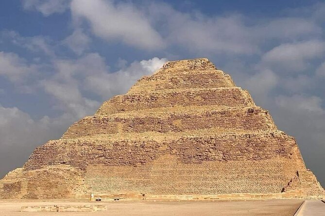Private Day Tour to Giza Pyramids Sphinx Saqqara and Memphis - Giza Plateau: the smart order for seeing pyramids without chaos