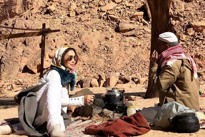 Private Day Tour To White Desert And Bahariya Oasis - Crystal Mountain and the Agabat area: heading into the White Desert zone