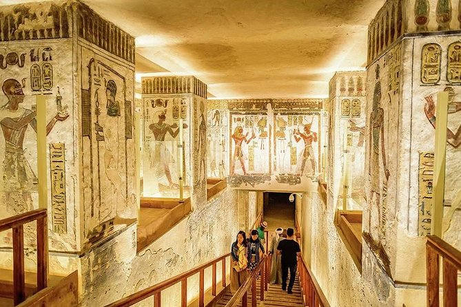 Private Excursion to the West Bank of Luxor with Egyptologist - Colossi of Memnon: an easy, iconic finish with free admission