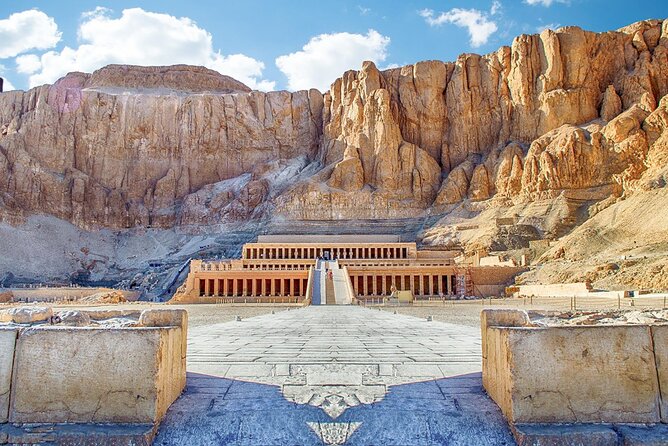 Private Full day tour to Luxor From Hurghada with hot air balloon - Colossi of Memnon: the easy win for photos before the big sky