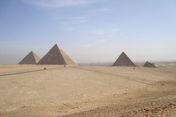 Private Guided Tour Pyramids of Giza,Sphinx, Saqqara and Memphis - What it’s like with the guide (and why Ahmed’s style matters)