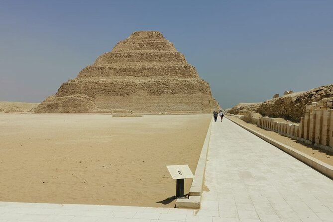 Private guided tour to Giza Pyramids, Sphinx, Memphis, & Saqqara - Stop 1: Pyramids of Giza, Valley Temple, and Chephren’s story