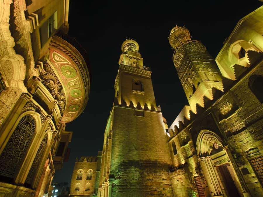 Private Half Day Tour To Islamic Cairo - Al-Azhar Mosque: walking into a place that still teaches